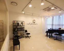 화이트 모던클래식 피아노학원 로비 인테리어